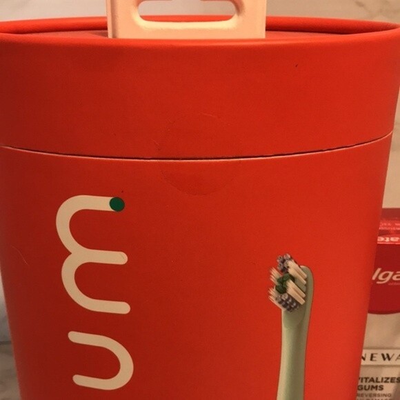 HUM by Colgate smart rechargeable toothbrush with Bluetooth and renewal paste - Picture 7 of 9